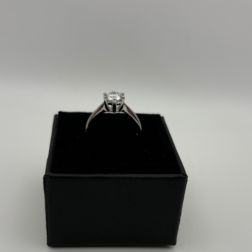 Elegant Sterling Silver 1.0 CT Moissanite Ring - Picture 3 of 6